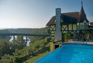 Pool overlooking the Potomac River at the Bavarian Inn